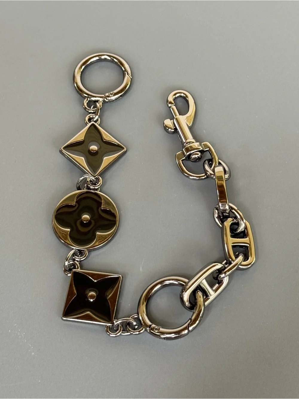 NWOT Gunmetal Quatrefoil Monogram Style Bag Charm Extender 8